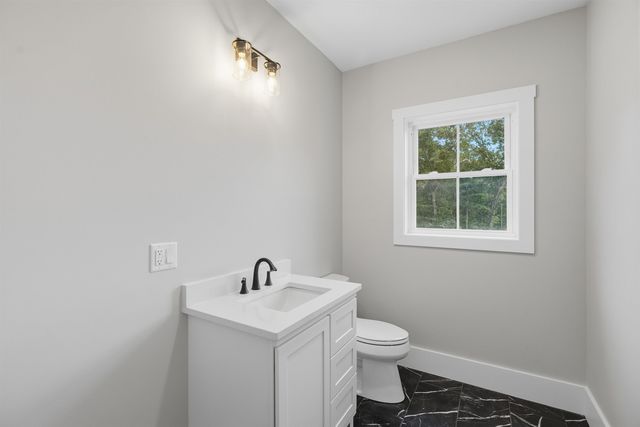 42 Canterbury Road, Pelham, NH 03076