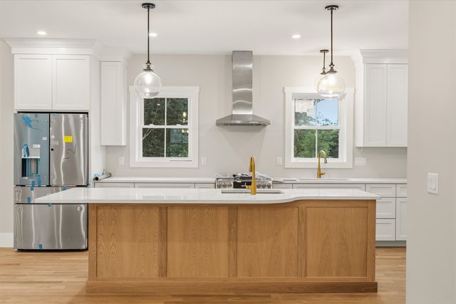 42 Canterbury Road, Pelham, NH 03076