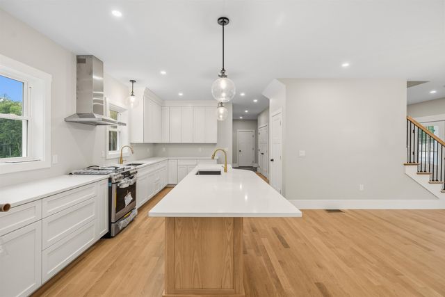 42 Canterbury Road, Pelham, NH 03076