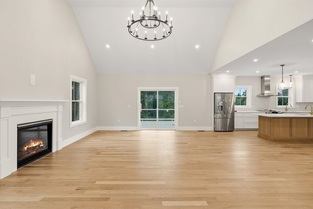 42 Canterbury Road, Pelham, NH 03076