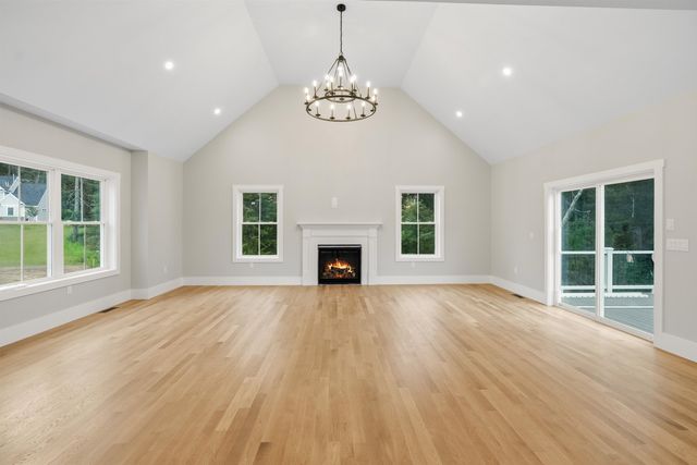 42 Canterbury Road, Pelham, NH 03076