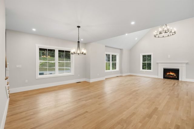 42 Canterbury Road, Pelham, NH 03076