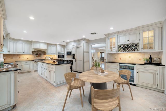 3529 Stratford Road, Wantagh, NY 11793