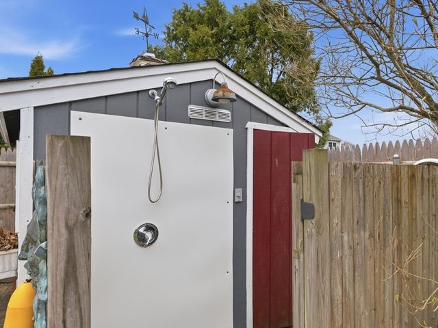 24 Kenyon Drive, Seekonk, MA 02771