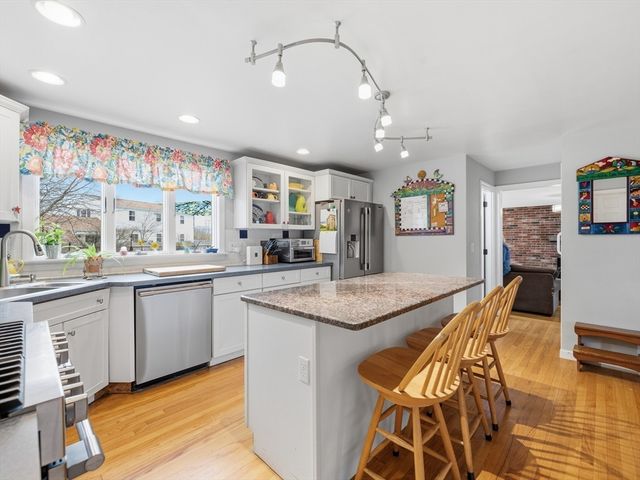 24 Kenyon Drive, Seekonk, MA 02771