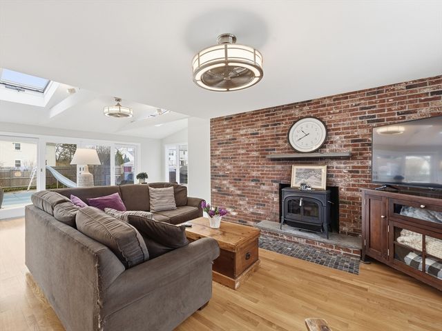 24 Kenyon Drive, Seekonk, MA 02771