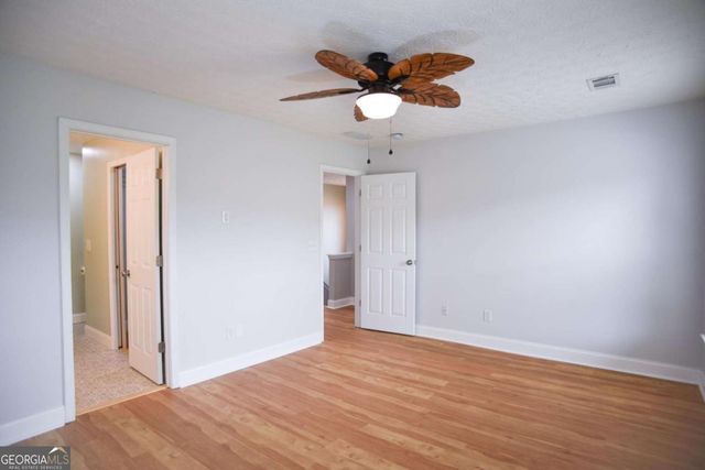 6616 Splashwater Drive, Flowery Branch, GA 30542