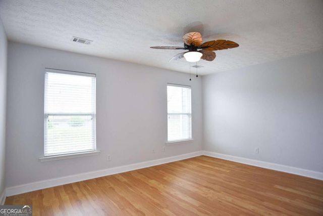 6616 Splashwater Drive, Flowery Branch, GA 30542