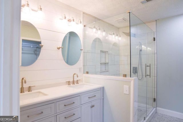 6616 Splashwater Drive, Flowery Branch, GA 30542