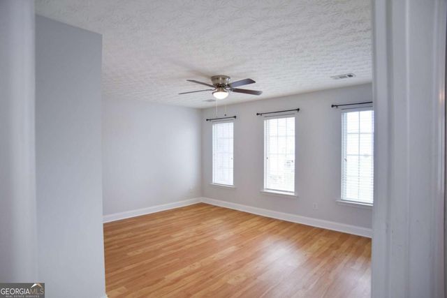 6616 Splashwater Drive, Flowery Branch, GA 30542