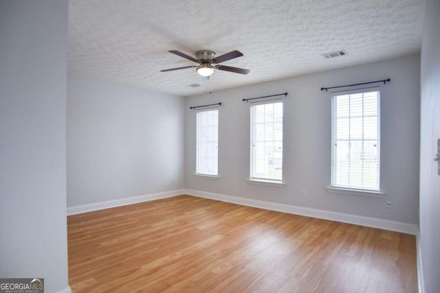 6616 Splashwater Drive, Flowery Branch, GA 30542