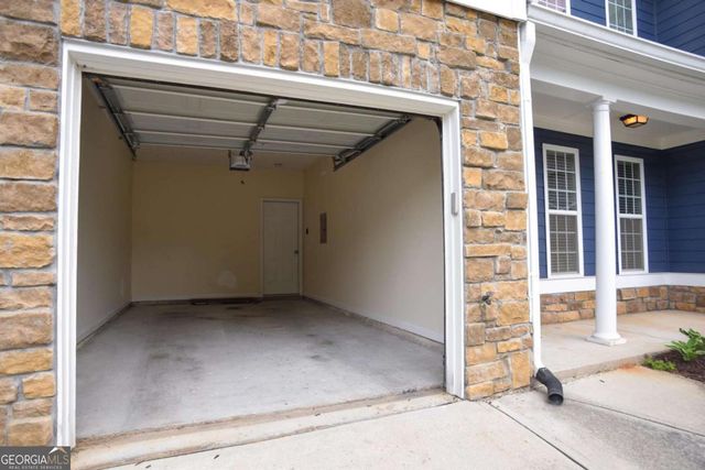 6616 Splashwater Drive, Flowery Branch, GA 30542