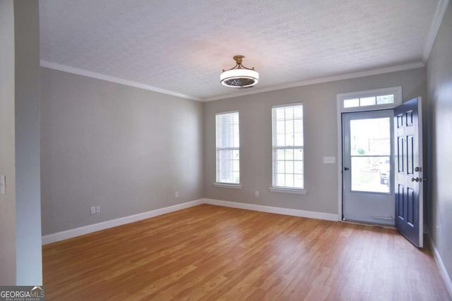 6616 Splashwater Drive, Flowery Branch, GA 30542