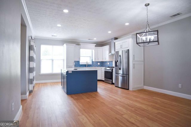 6616 Splashwater Drive, Flowery Branch, GA 30542