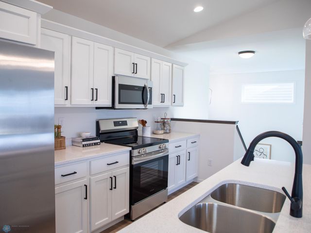 6725 Meadow View Drive S, Fargo, ND 58104