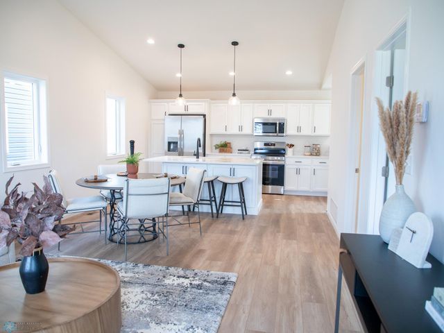 6725 Meadow View Drive S, Fargo, ND 58104