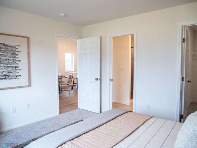 6725 Meadow View Drive S, Fargo, ND 58104