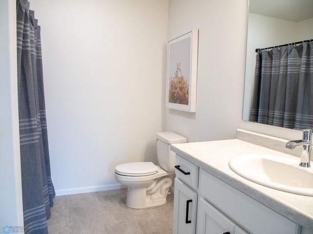 6725 Meadow View Drive S, Fargo, ND 58104