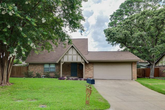 3906 San Luis Court, Arlington, TX 76016