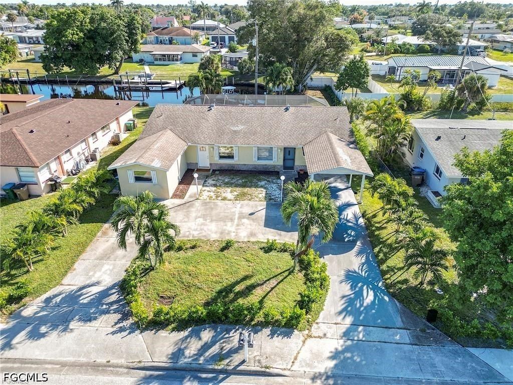 Image 13 of property listing at 5227 Coronado PKWY 1, Cape Coral, FL 33904