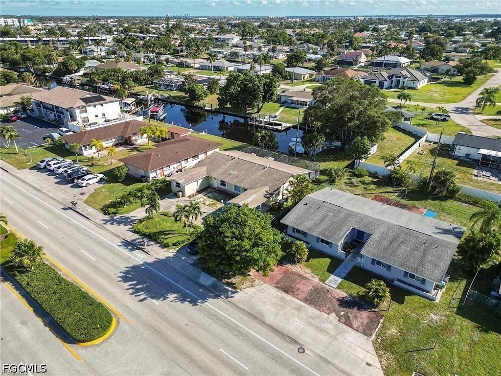 Image 14 of property listing at 5227 Coronado PKWY 1, Cape Coral, FL 33904