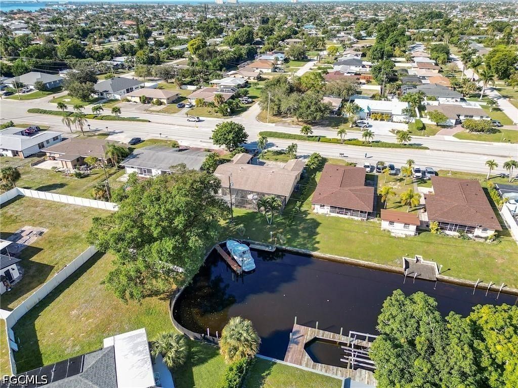Image 15 of property listing at 5227 Coronado PKWY 1, Cape Coral, FL 33904