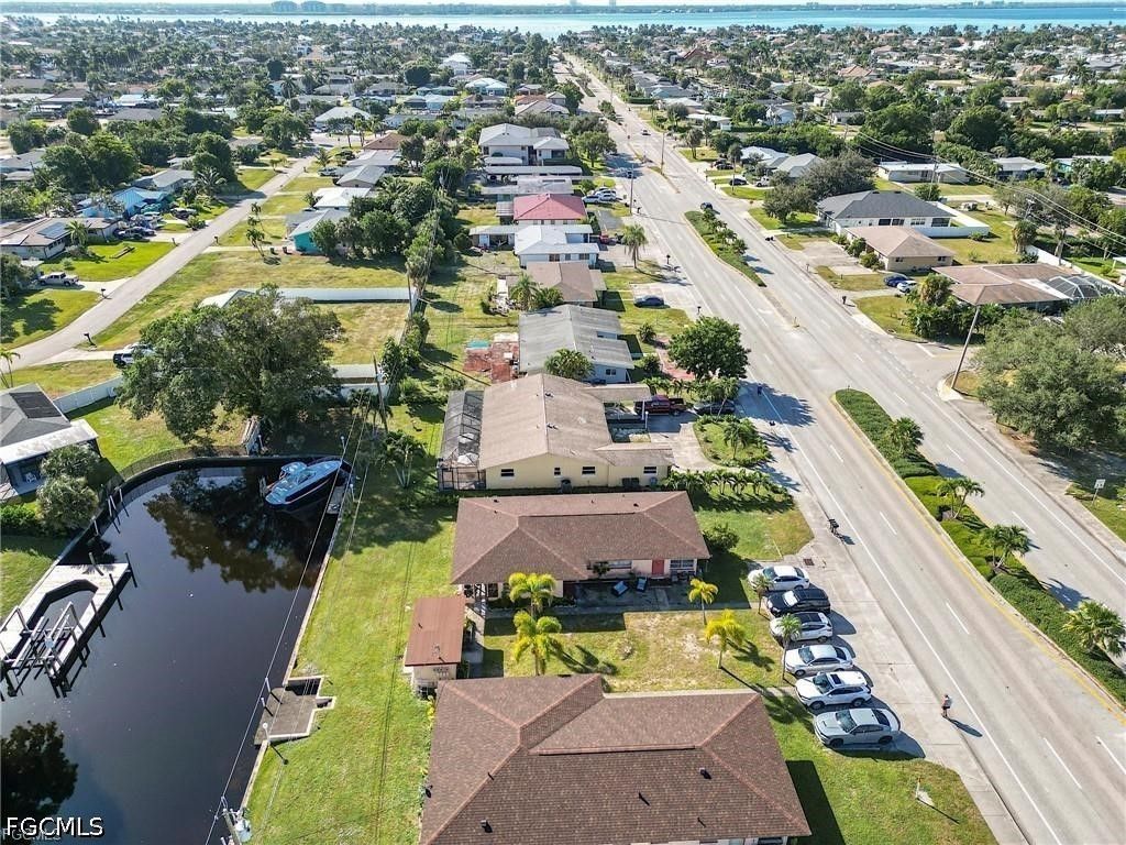 Image 17 of property listing at 5227 Coronado PKWY 1, Cape Coral, FL 33904