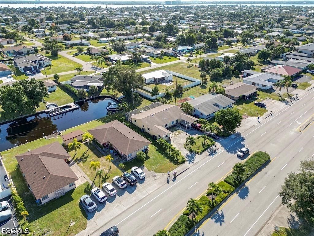Image 18 of property listing at 5227 Coronado PKWY 1, Cape Coral, FL 33904