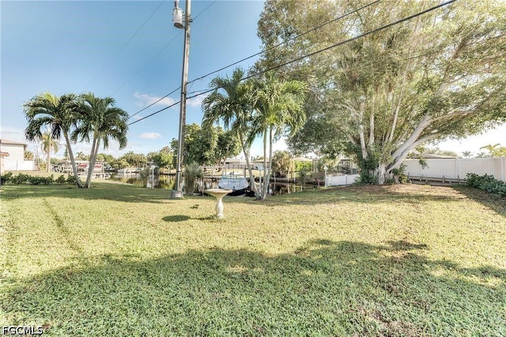 Image 23 of property listing at 5227 Coronado PKWY 1, Cape Coral, FL 33904