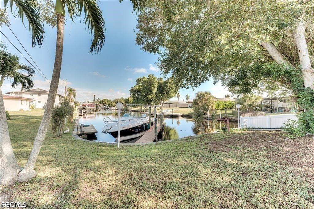 Image 24 of property listing at 5227 Coronado PKWY 1, Cape Coral, FL 33904