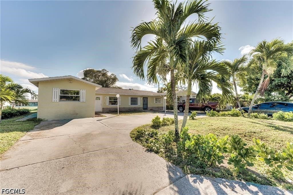 Image 28 of property listing at 5227 Coronado PKWY 1, Cape Coral, FL 33904