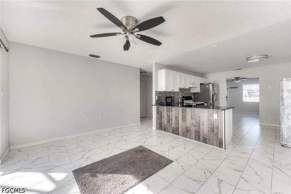 Image 4 of property listing at 5227 Coronado PKWY 1, Cape Coral, FL 33904