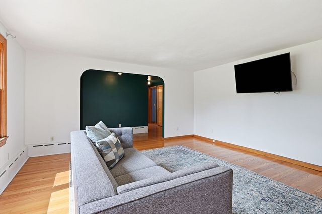 12 Wilbraview Dr, Wilbraham, MA 01095