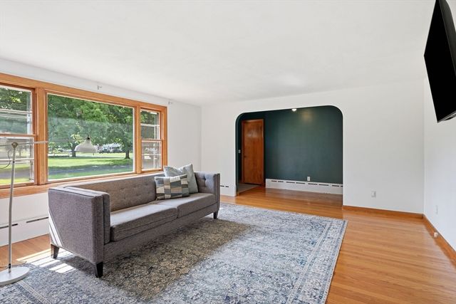 12 Wilbraview Dr, Wilbraham, MA 01095