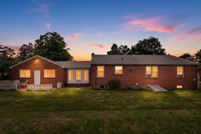 12 Wilbraview Dr, Wilbraham, MA 01095