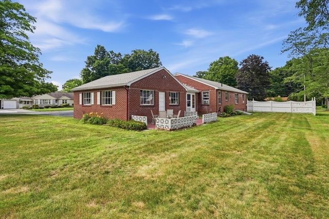 12 Wilbraview Dr, Wilbraham, MA 01095