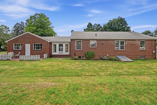 12 Wilbraview Dr, Wilbraham, MA 01095
