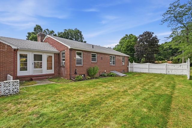 12 Wilbraview Dr, Wilbraham, MA 01095