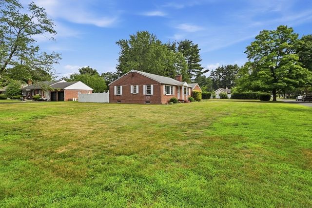 12 Wilbraview Dr, Wilbraham, MA 01095