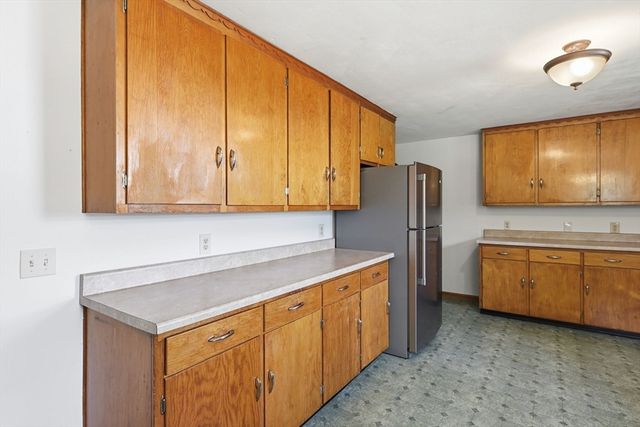 12 Wilbraview Dr, Wilbraham, MA 01095