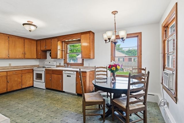 12 Wilbraview Dr, Wilbraham, MA 01095
