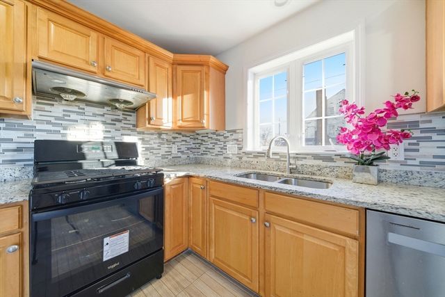 237 North St A, Weymouth, MA 02191