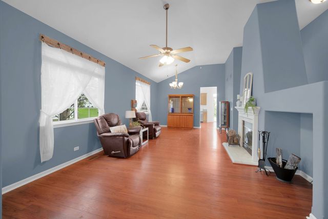 1053 Canary Avenue, Yorkville, IL 60560