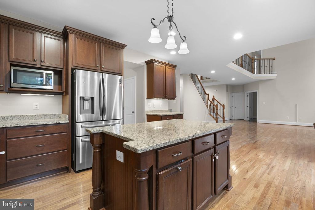 Image 10 of property listing at 9712 CENTENNIAL MEADOWS LN, Ellicott City, MD 21042