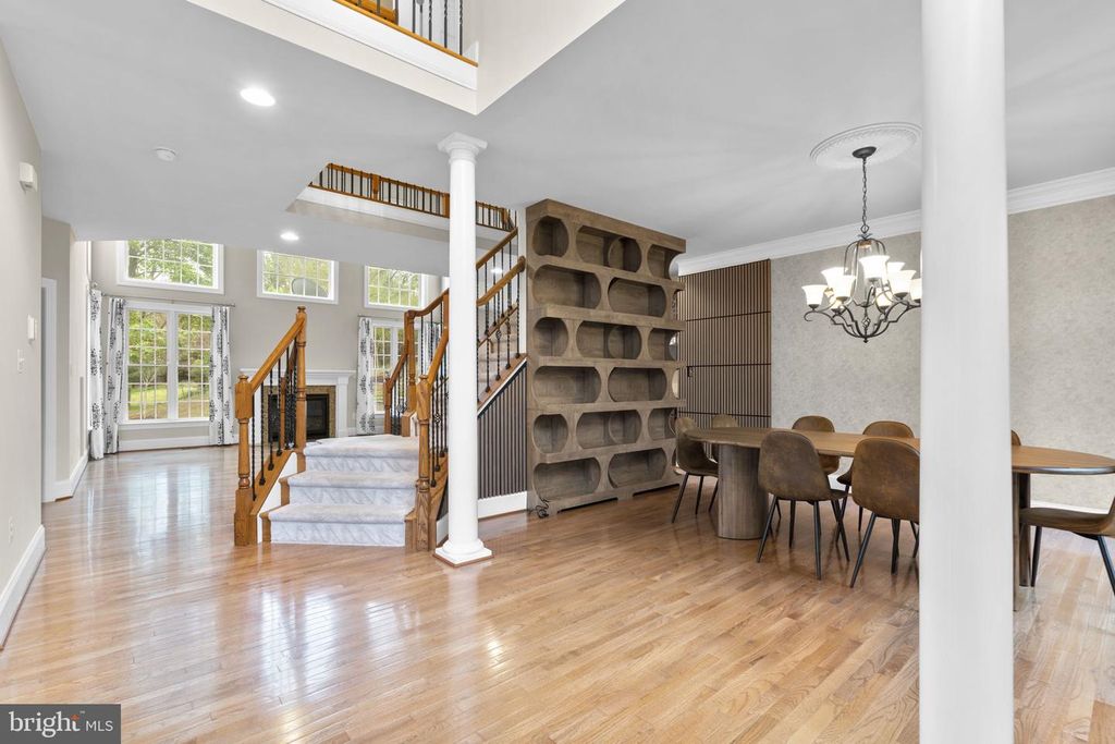 Image 2 of property listing at 9712 CENTENNIAL MEADOWS LN, Ellicott City, MD 21042
