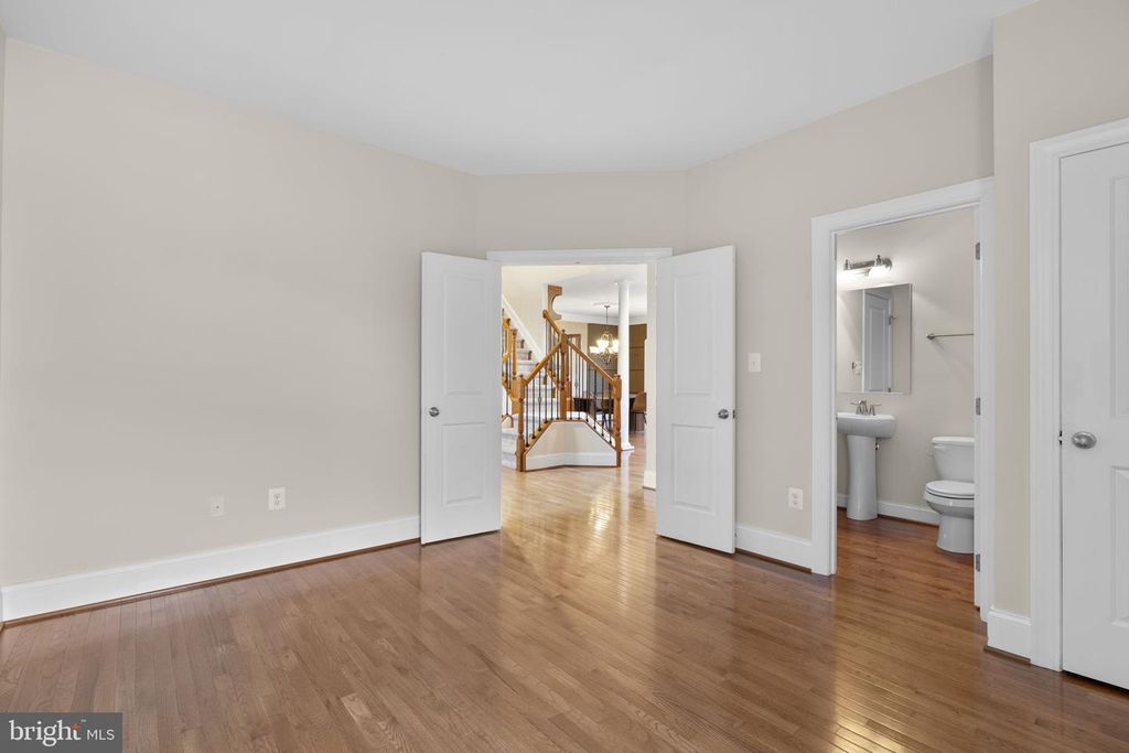 Image 11 of property listing at 9712 CENTENNIAL MEADOWS LN, Ellicott City, MD 21042