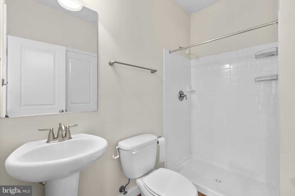 Image 12 of property listing at 9712 CENTENNIAL MEADOWS LN, Ellicott City, MD 21042