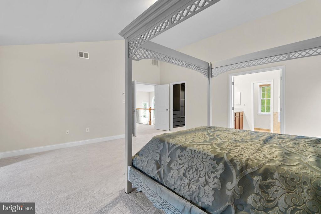 Image 14 of property listing at 9712 CENTENNIAL MEADOWS LN, Ellicott City, MD 21042