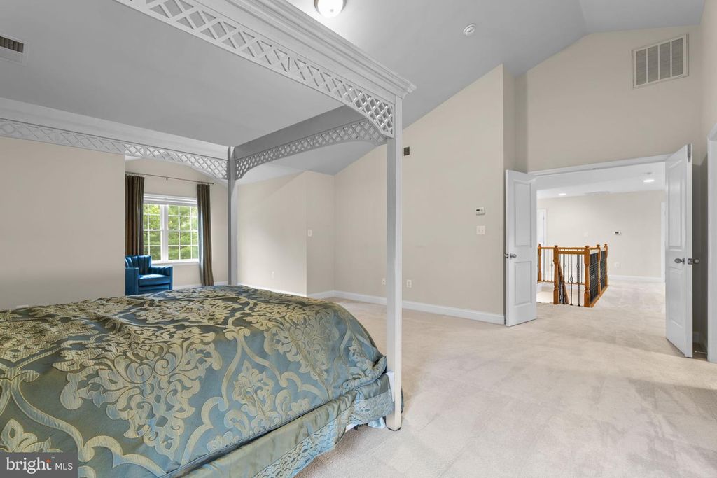 Image 15 of property listing at 9712 CENTENNIAL MEADOWS LN, Ellicott City, MD 21042