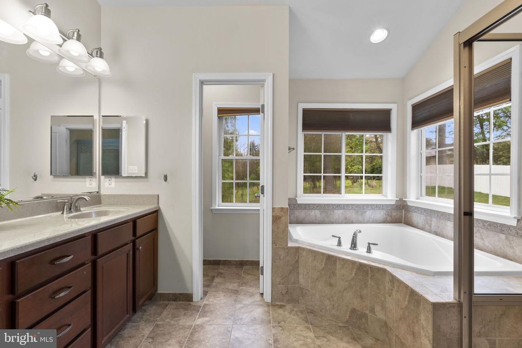 Image 16 of property listing at 9712 CENTENNIAL MEADOWS LN, Ellicott City, MD 21042